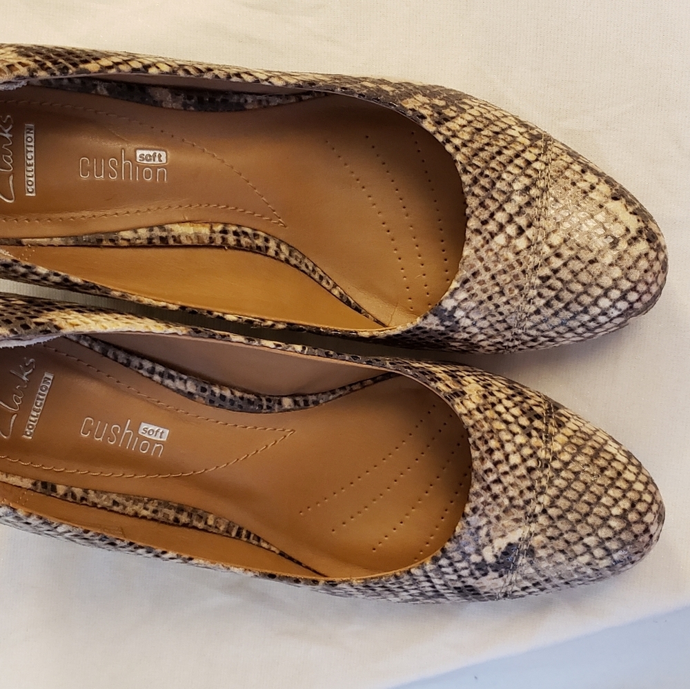 Clark women shoes size6